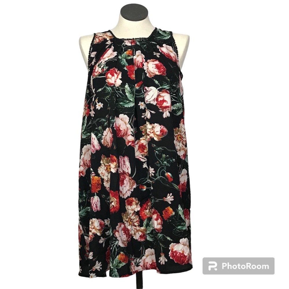Umgee Sleeveless Tunic Top Women’s Size S Color Black Print Floral Pullover.